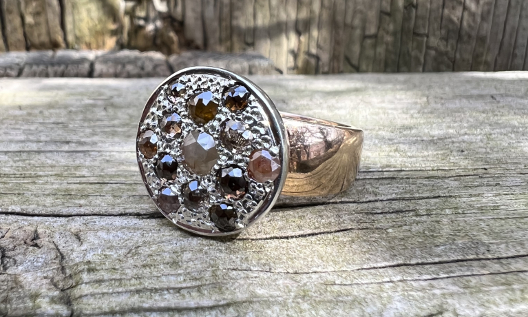 Rosegouden ring met bruine diamant