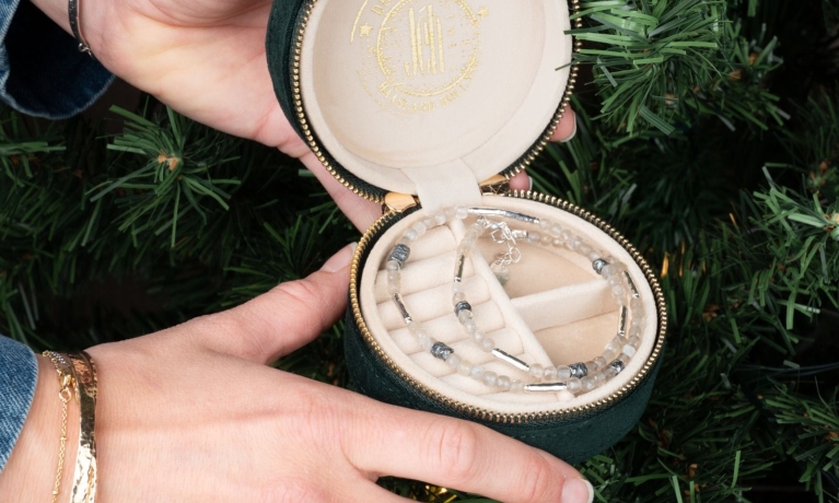 Zondag 21-12 open van 21-17 uur / maandag open van 9-18uur