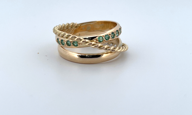 Ring gemaakt van bestaande trouwringen.