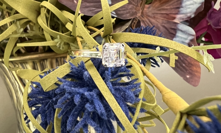 2.02crt. Emerald cut diamant.